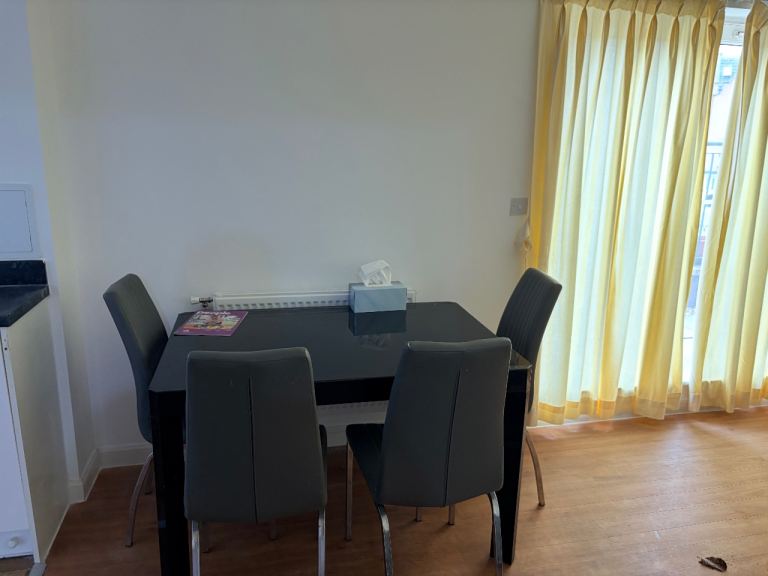 Flat Varcoe Gardens in Greater London