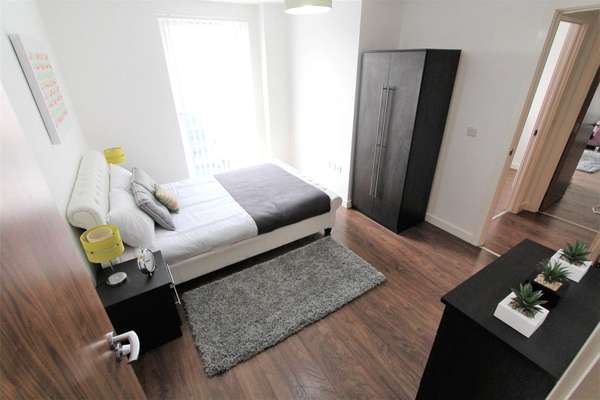 Flat Sillavan Way in Salford