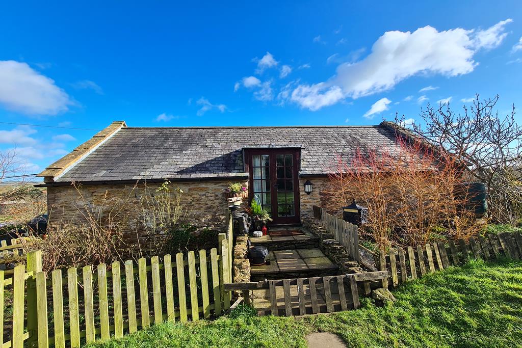 Flat Clay Castle in Haselbury Plucknett