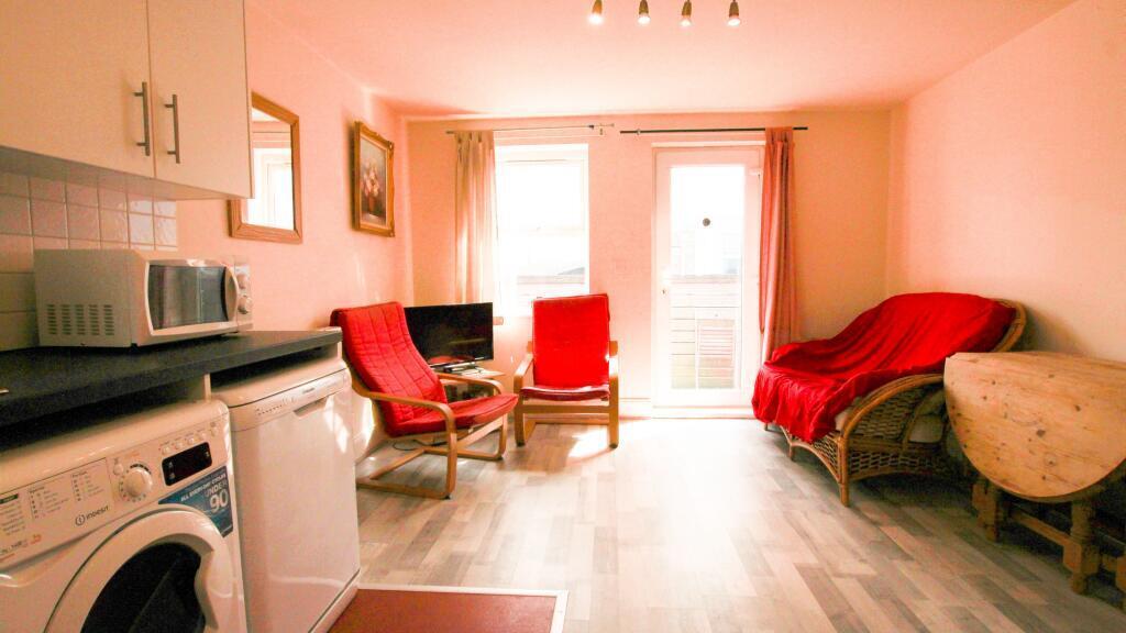 Flat Falconar Street in Newcastle upon Tyne