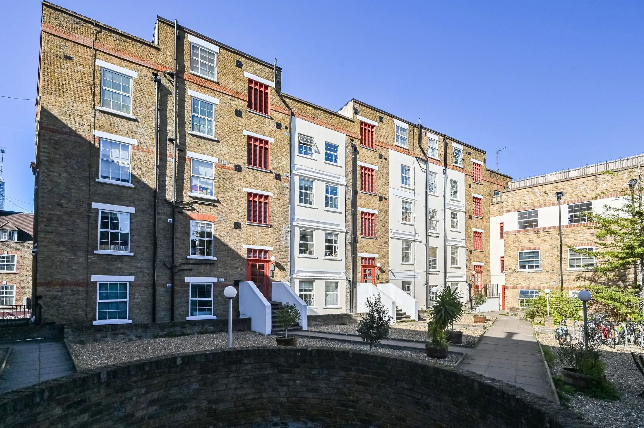 Flat Old Castle Street in Greater London