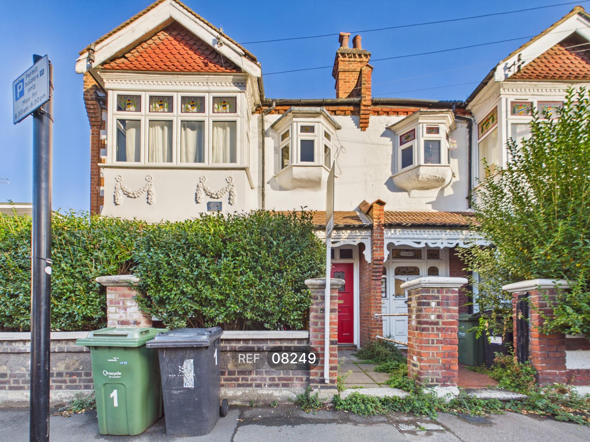 Flat Beverstone Road in Greater London