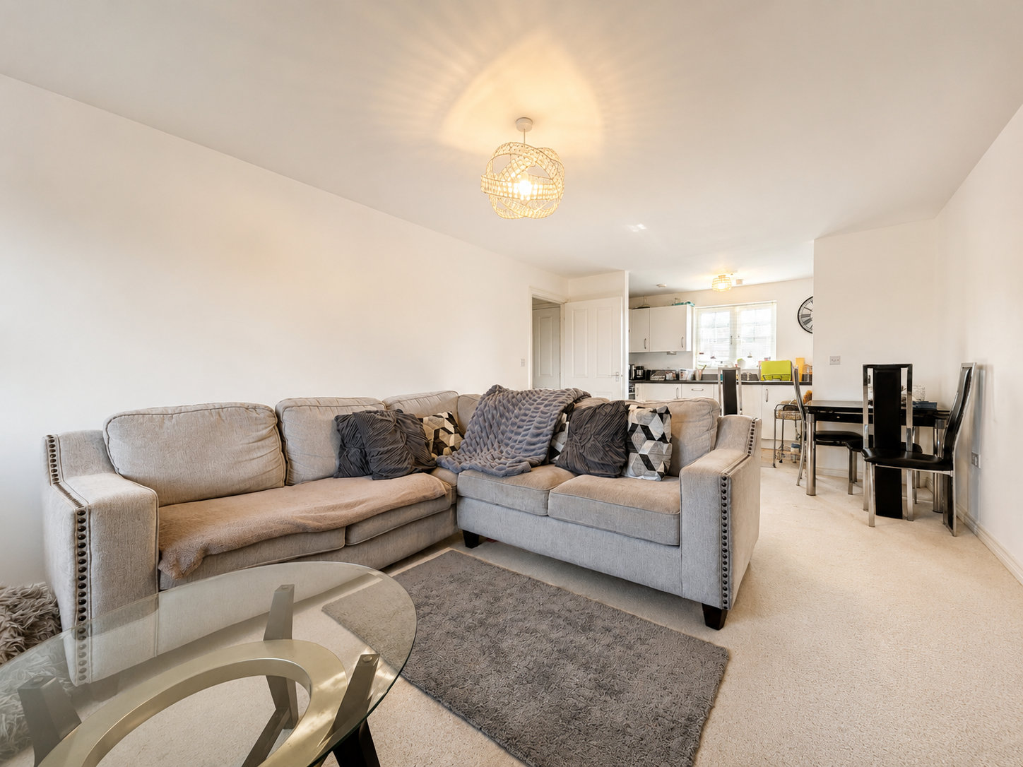 Flat Elton Close in Quarrendon