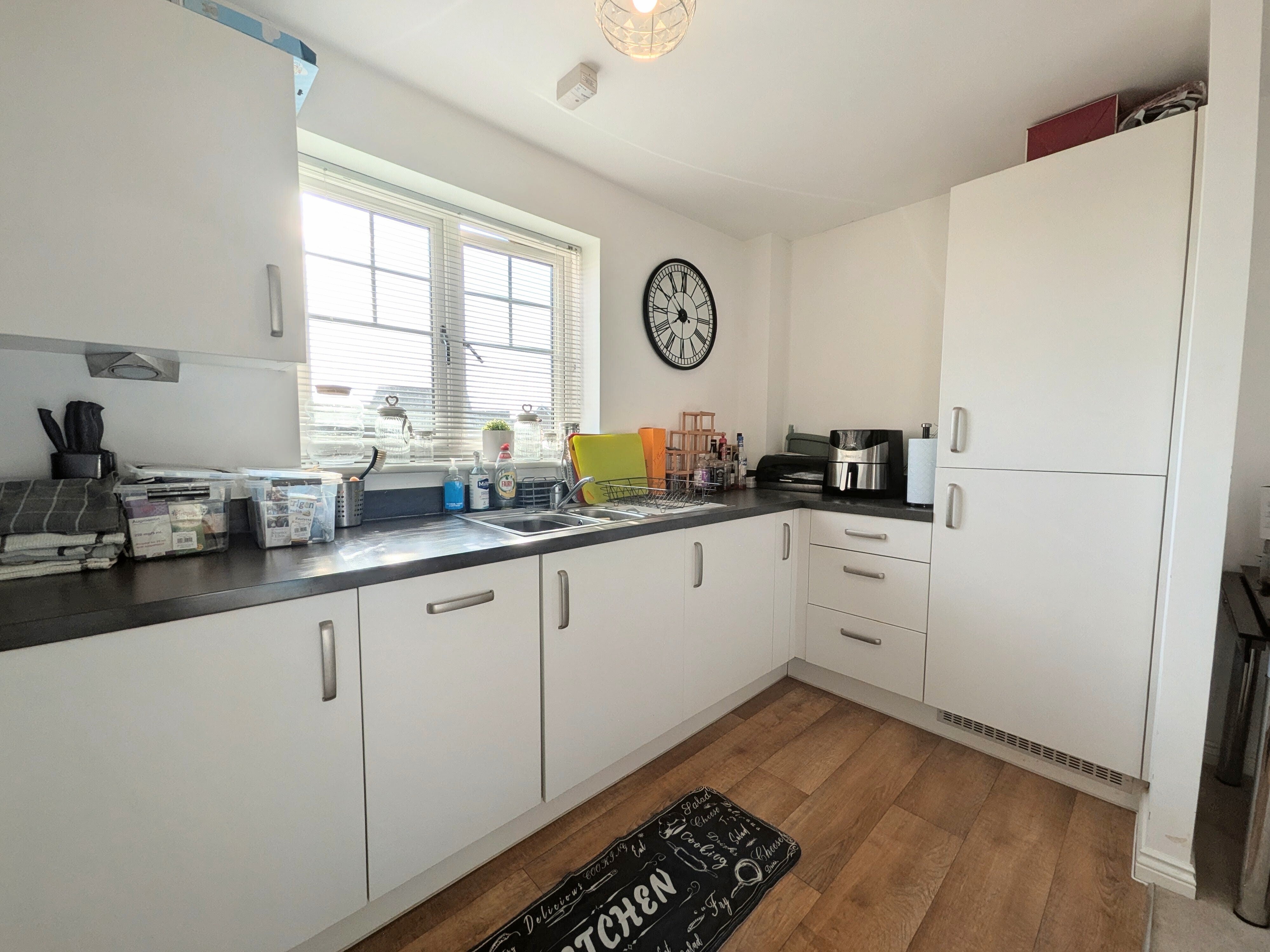 Flat Elton Close in Quarrendon
