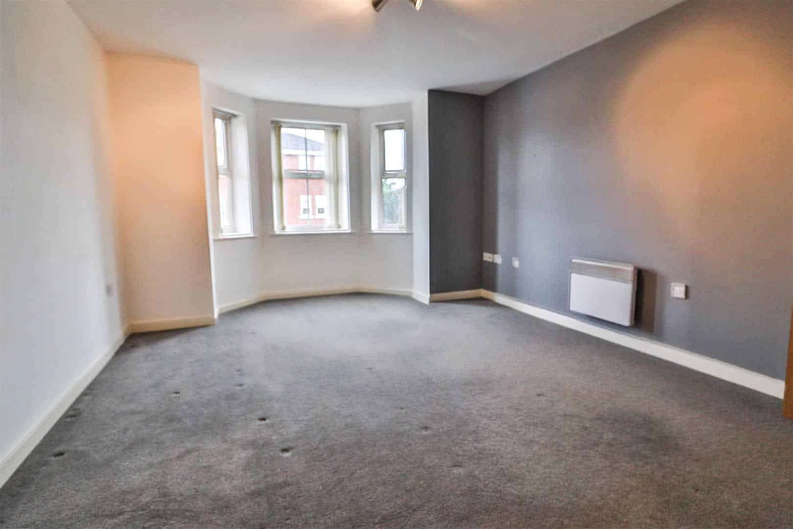 Flat Ashfield Gardens in Warrington