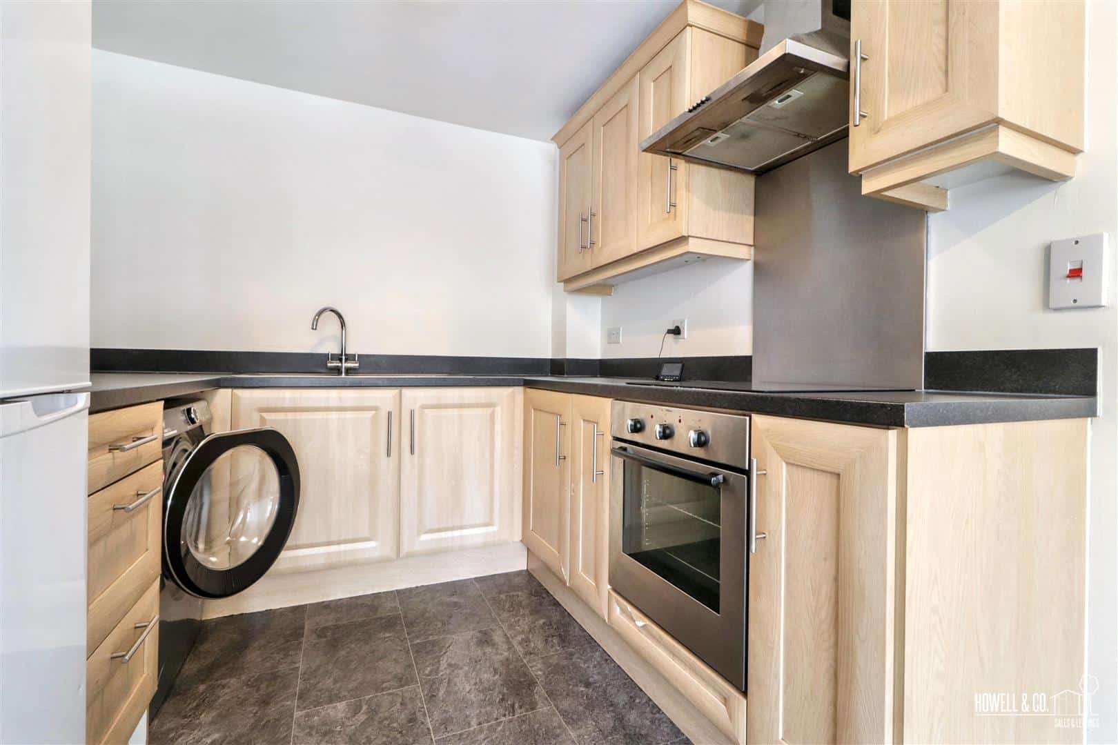 Flat Ashfield Gardens in Warrington