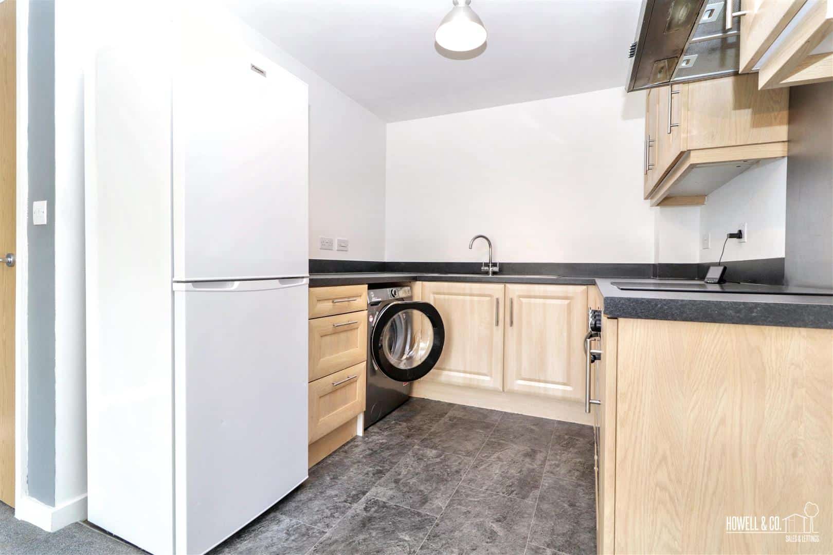 Flat Ashfield Gardens in Warrington