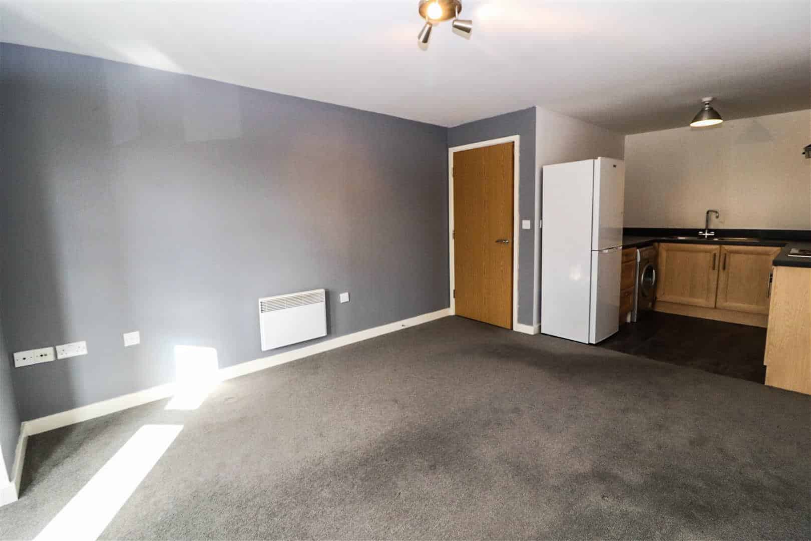 Flat Ashfield Gardens in Warrington