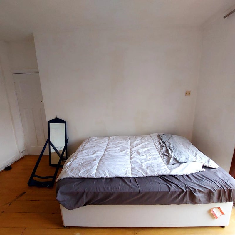 Room Drayton Bridge Road in Greater London