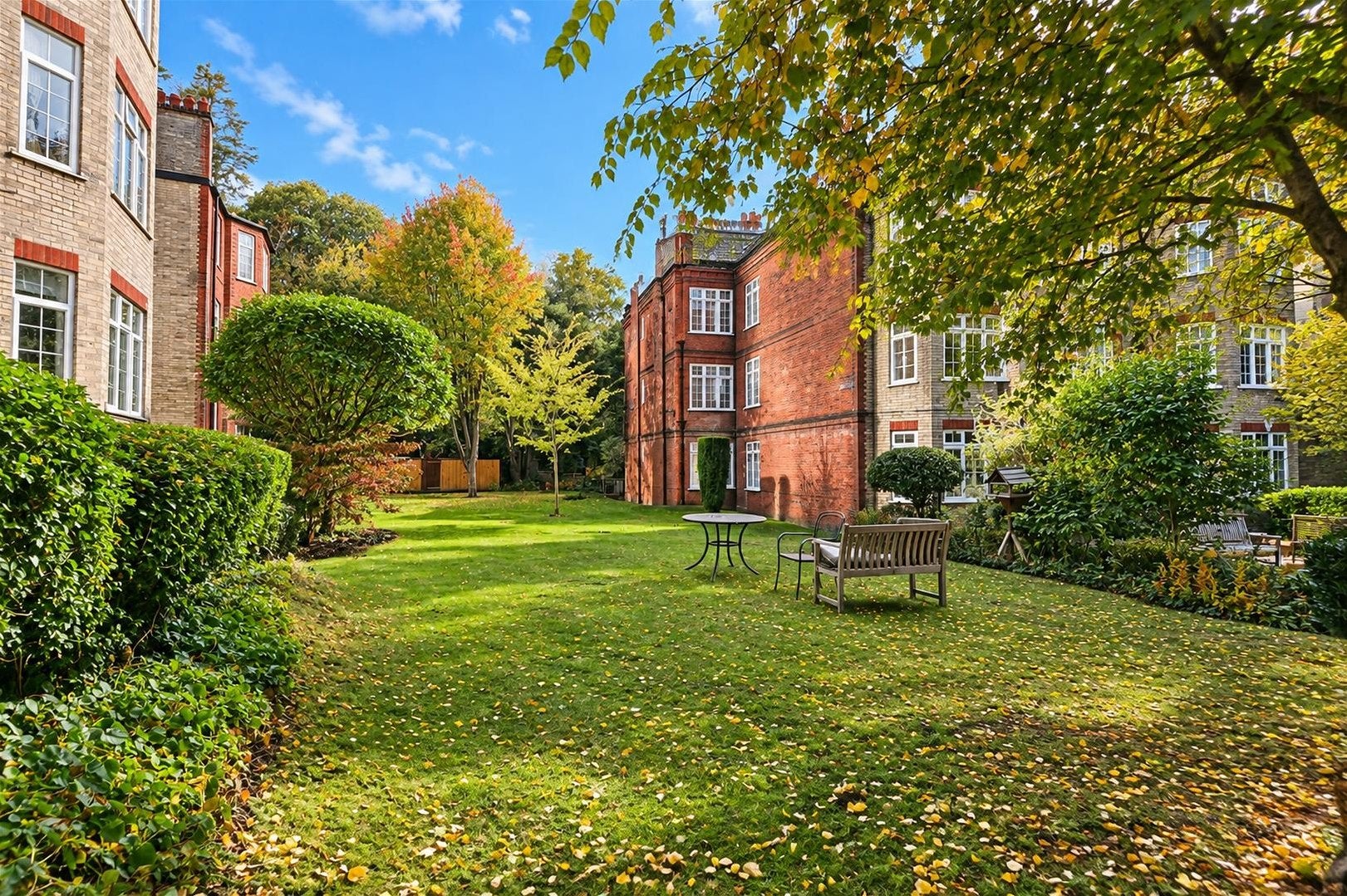 Flat Muswell Hill Road in Greater London