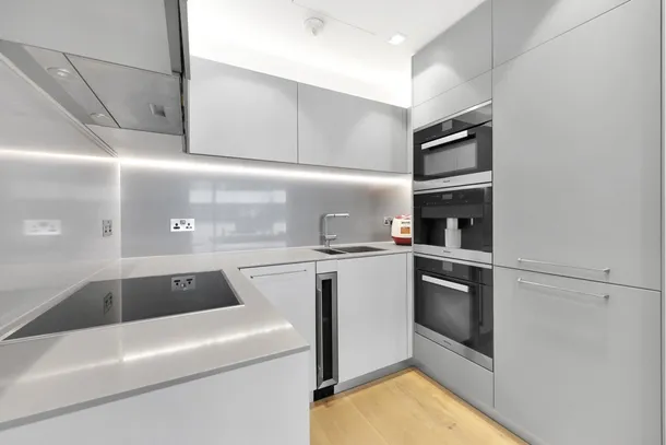 Flat Duchess Walk in Greater London