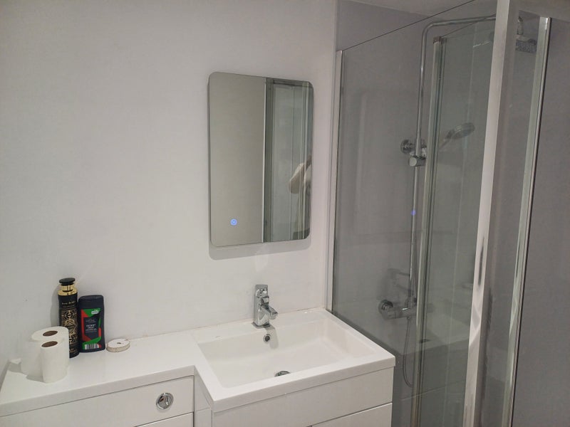 Room Coberley Avenue in Trafford