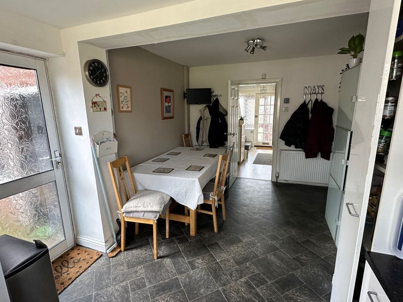 Room Coberley Avenue in Trafford