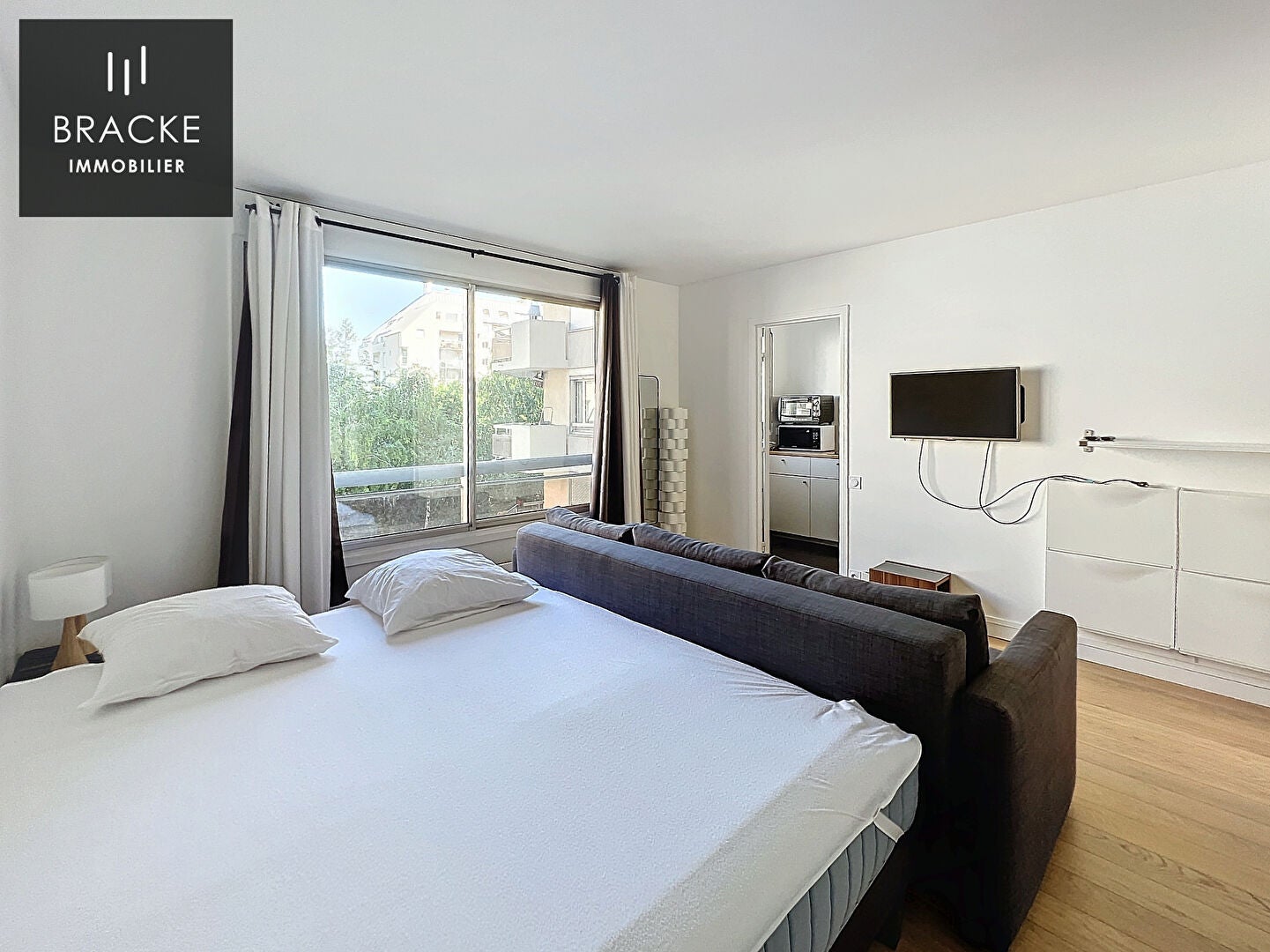 Flat Rue Molière in Courbevoie