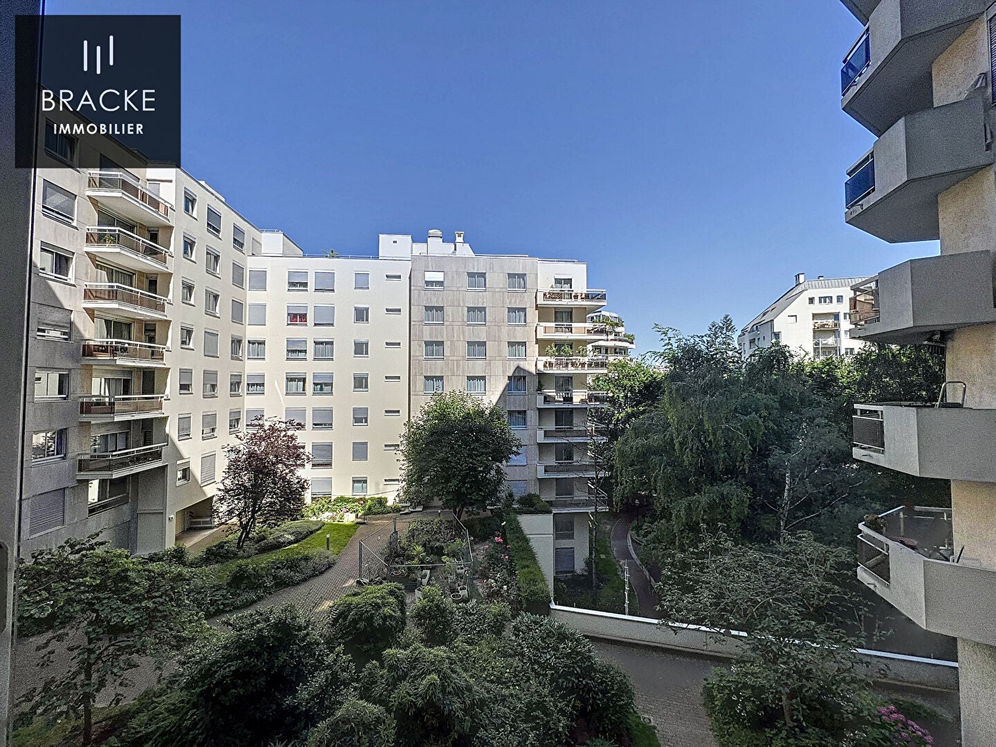 Flat Rue Molière in Courbevoie