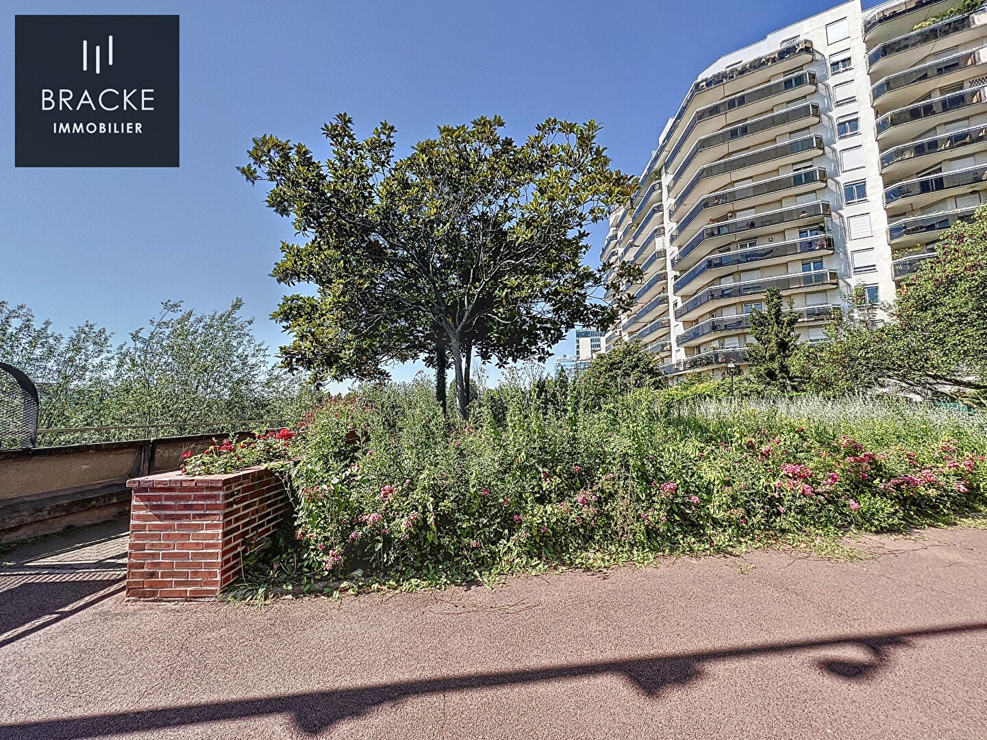 Flat Rue Molière in Courbevoie