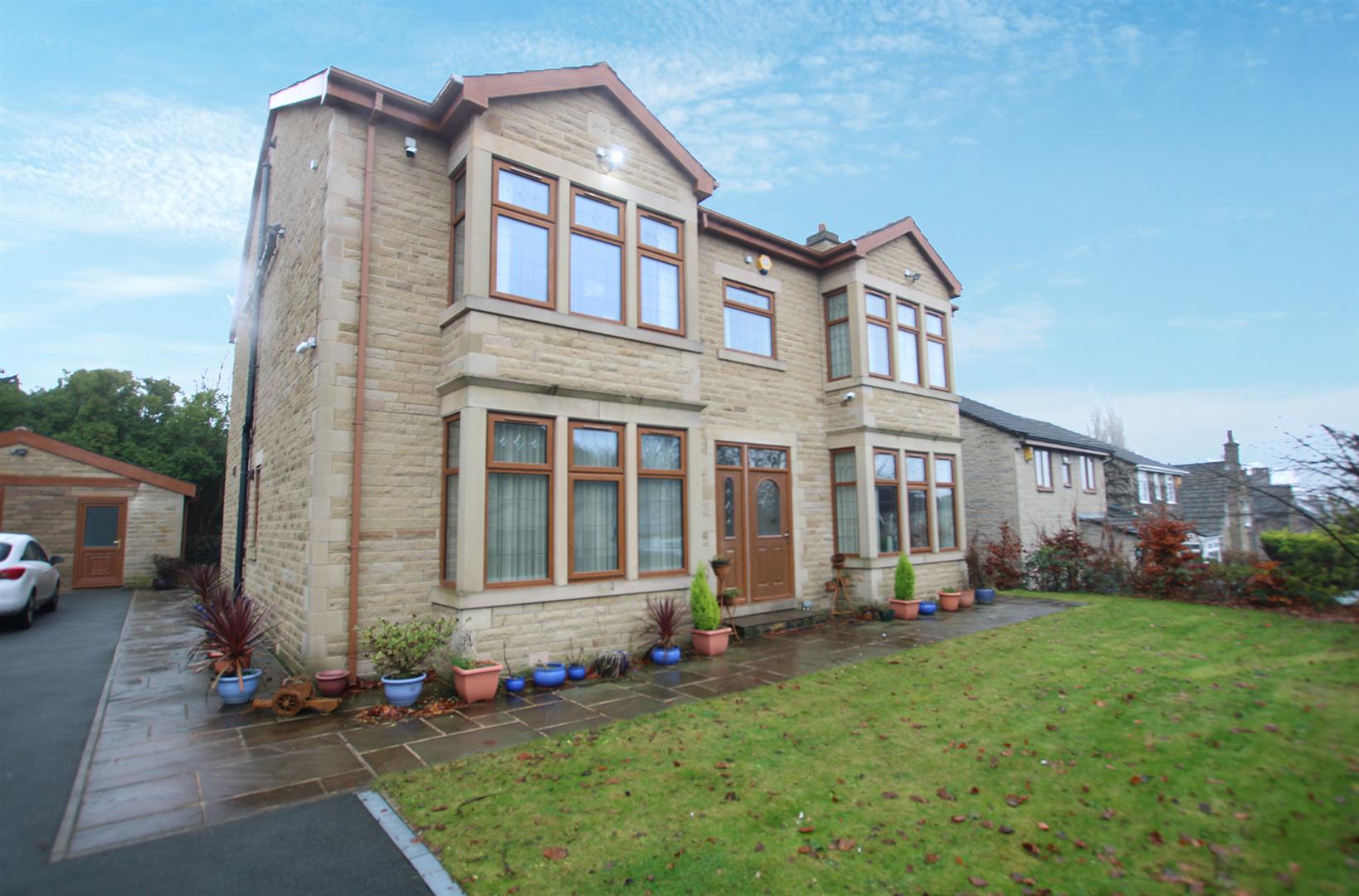 Room Coniston Grove in Bradford