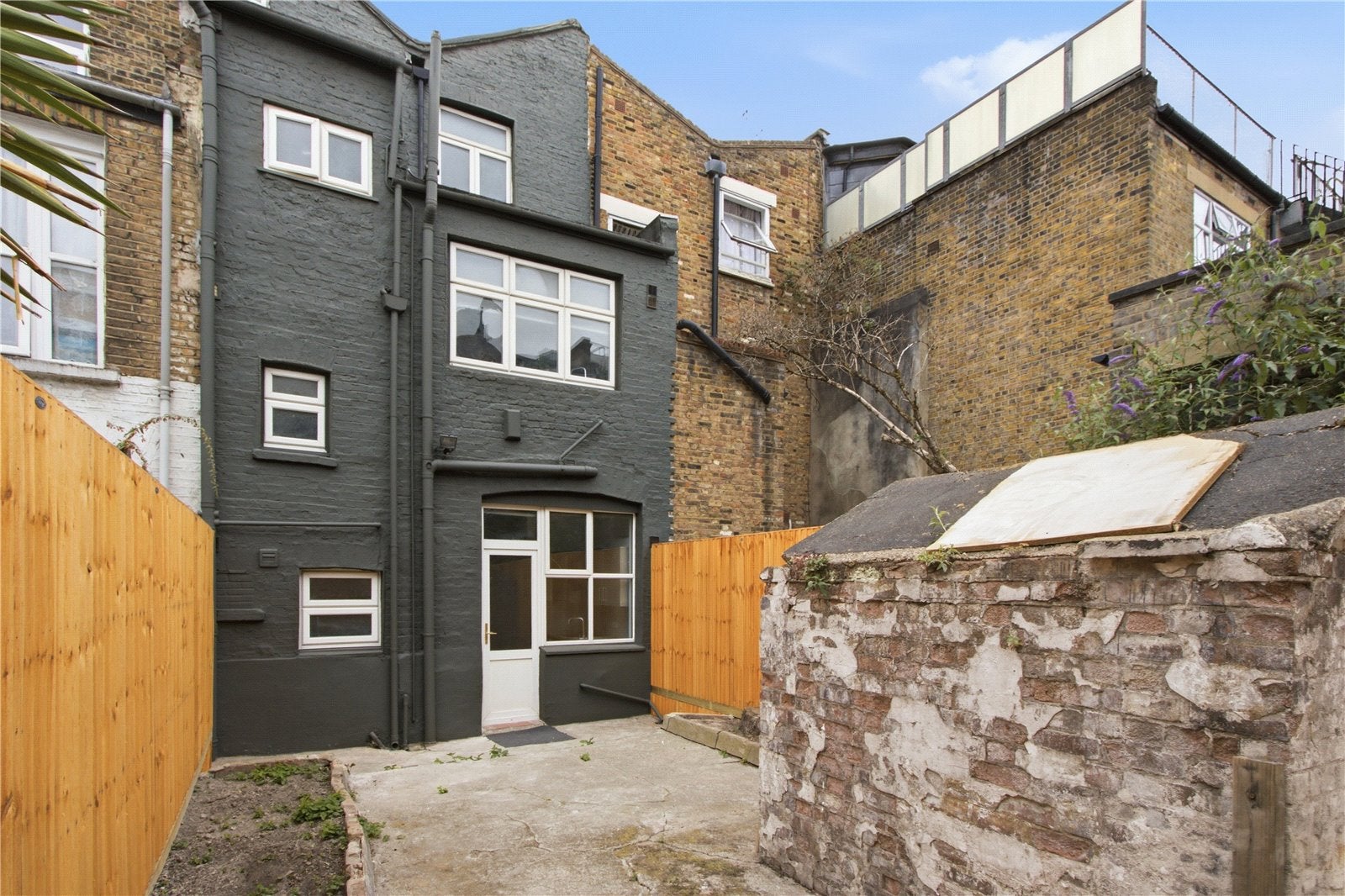 Flat Rock Street in Greater London