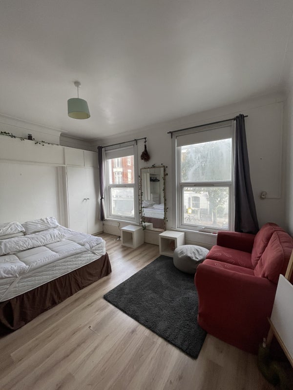 Room Holloway Road in Greater London