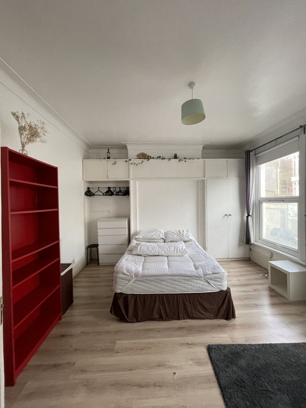 Room Holloway Road in Greater London