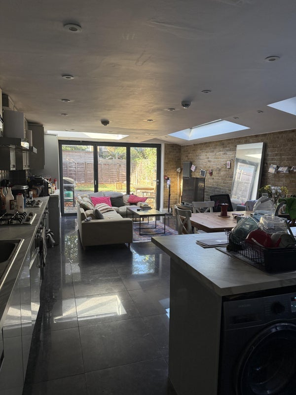 Room Rainbow Street in Greater London