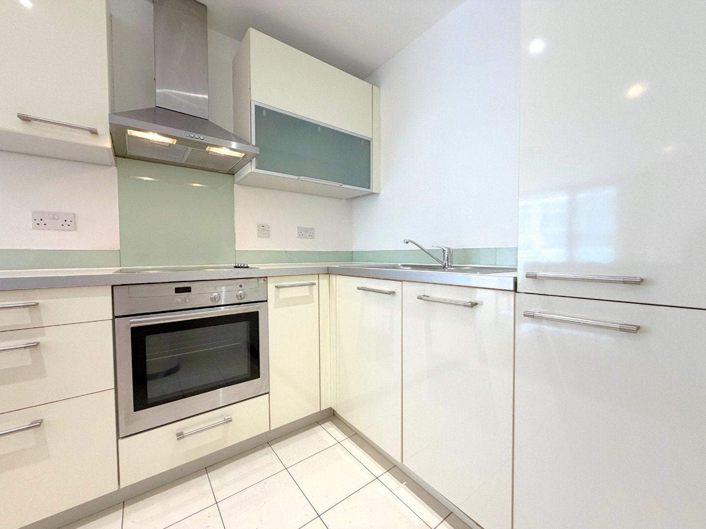 Flat Kelso Place in Manchester