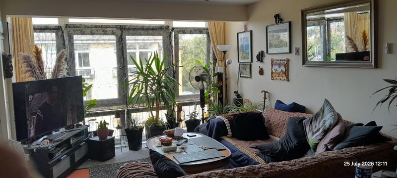 Room Lloyd George Avenue in Cardiff