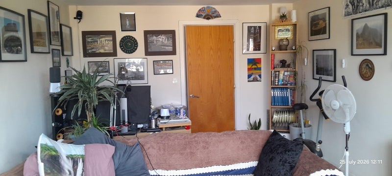 Room Lloyd George Avenue in Cardiff