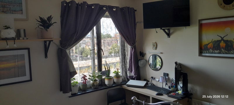 Room Lloyd George Avenue in Cardiff