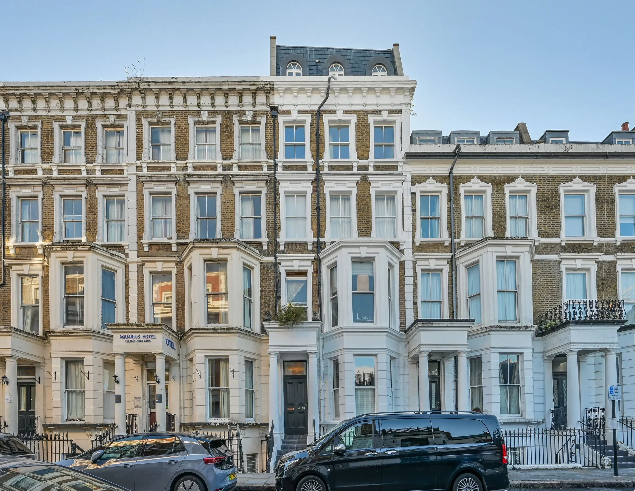 Flat Hogarth Road in Greater London