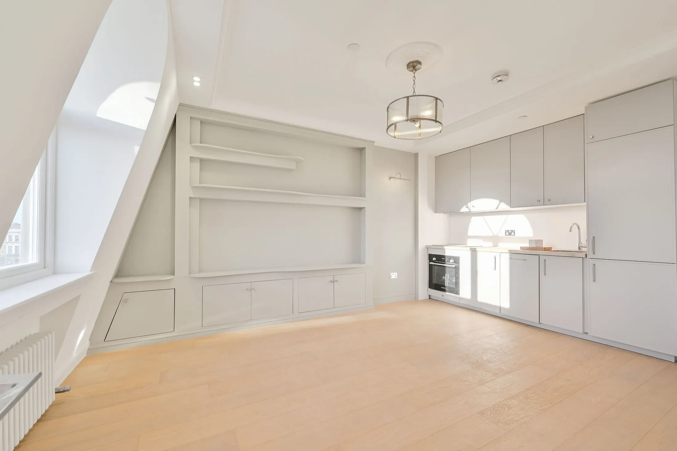 Flat Hogarth Road in Greater London