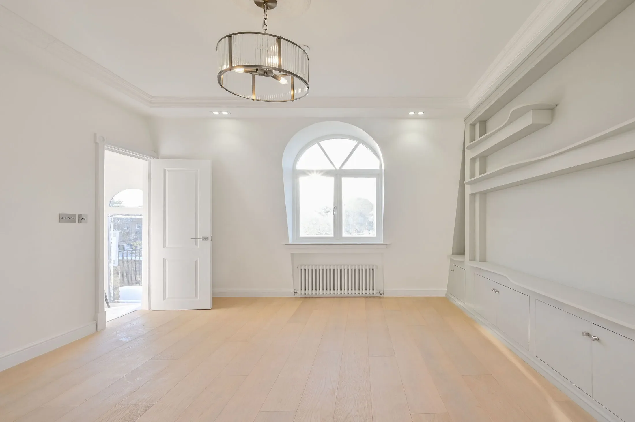 Flat Hogarth Road in Greater London