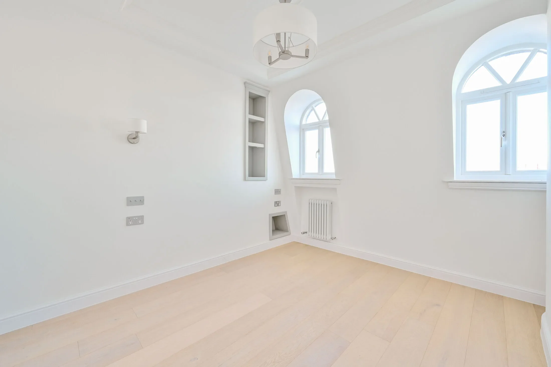 Flat Hogarth Road in Greater London