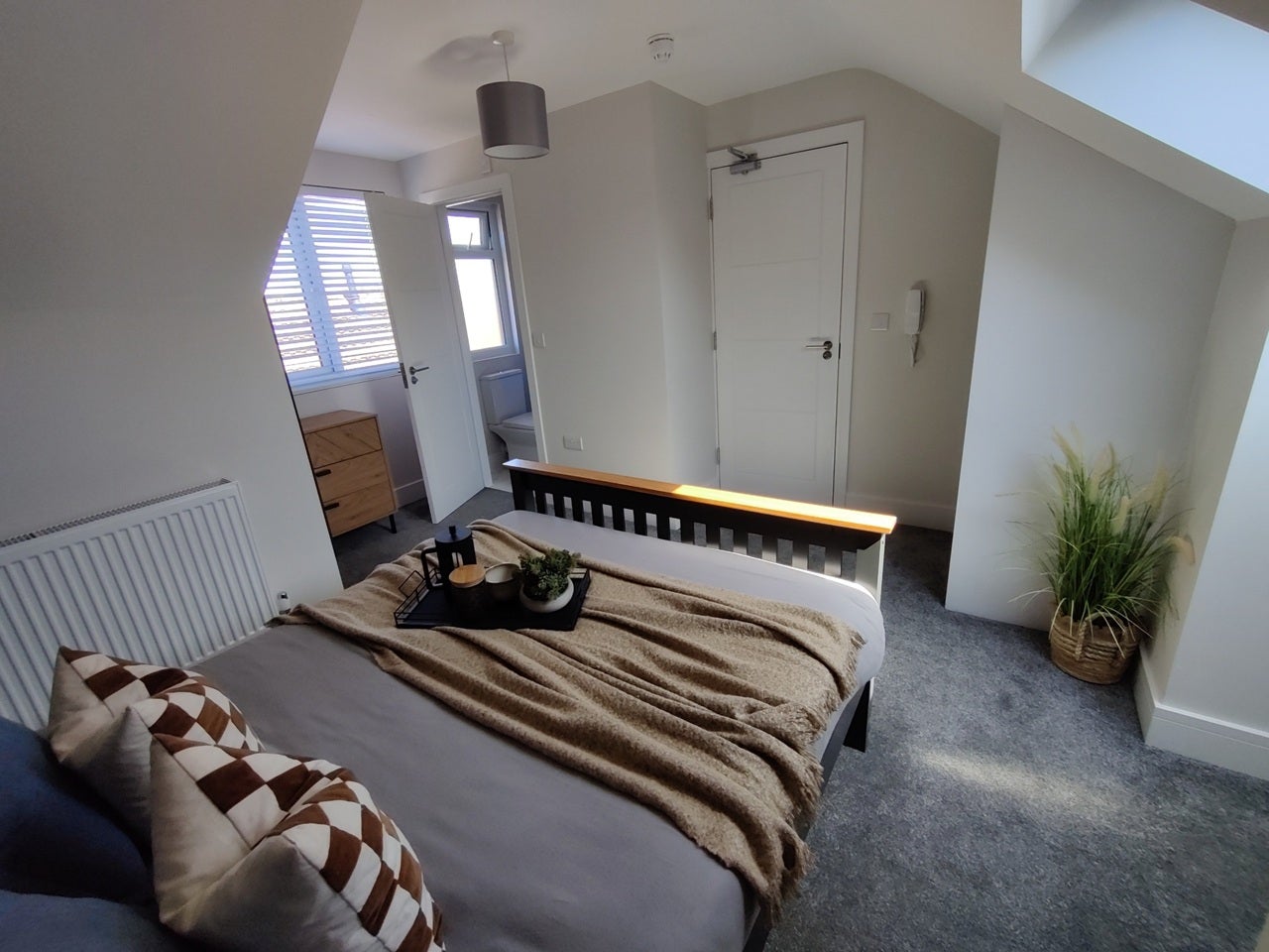 Room Herbert Avenue in Poole