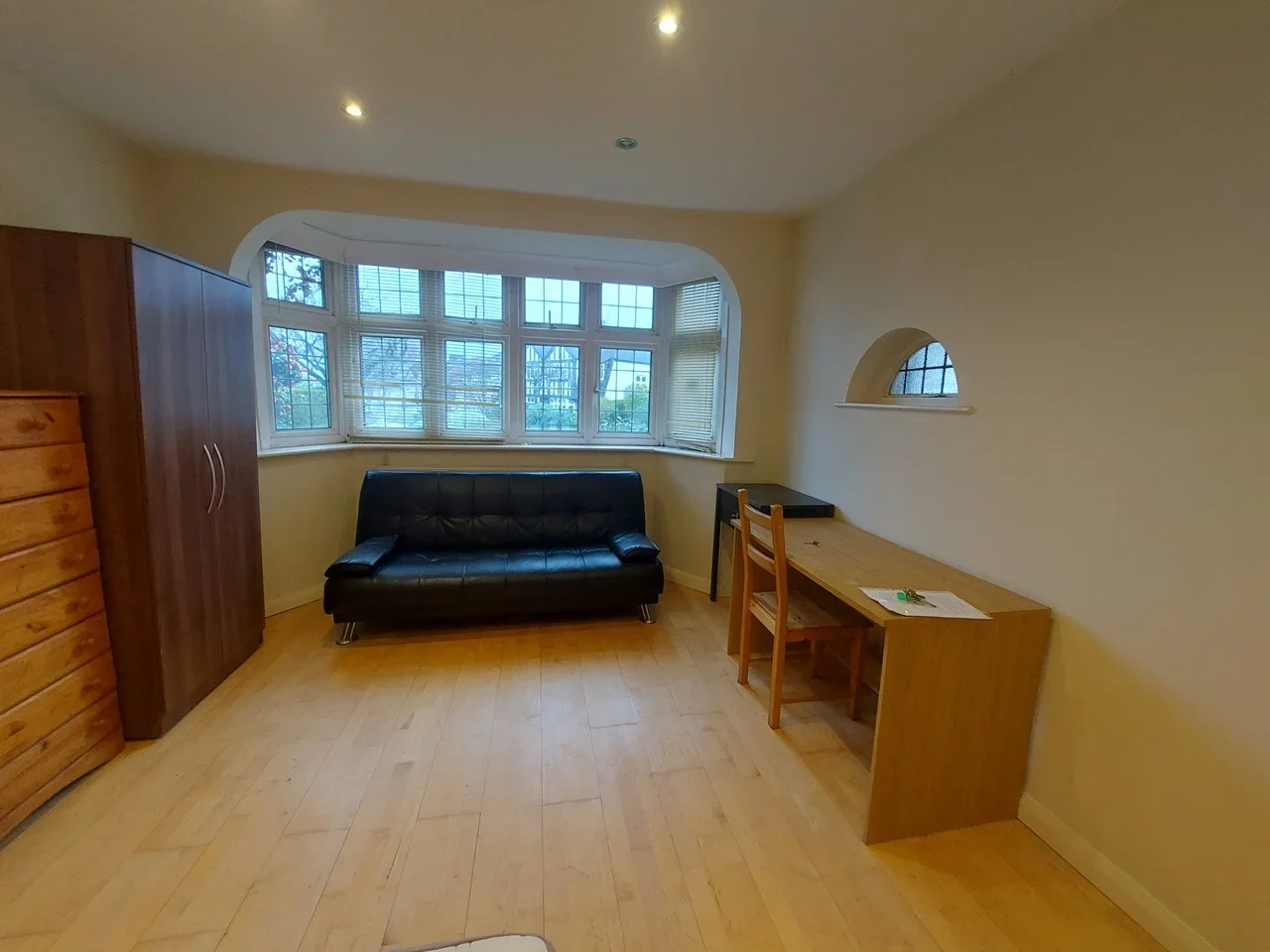 Room Wycherley Crescent in Greater London