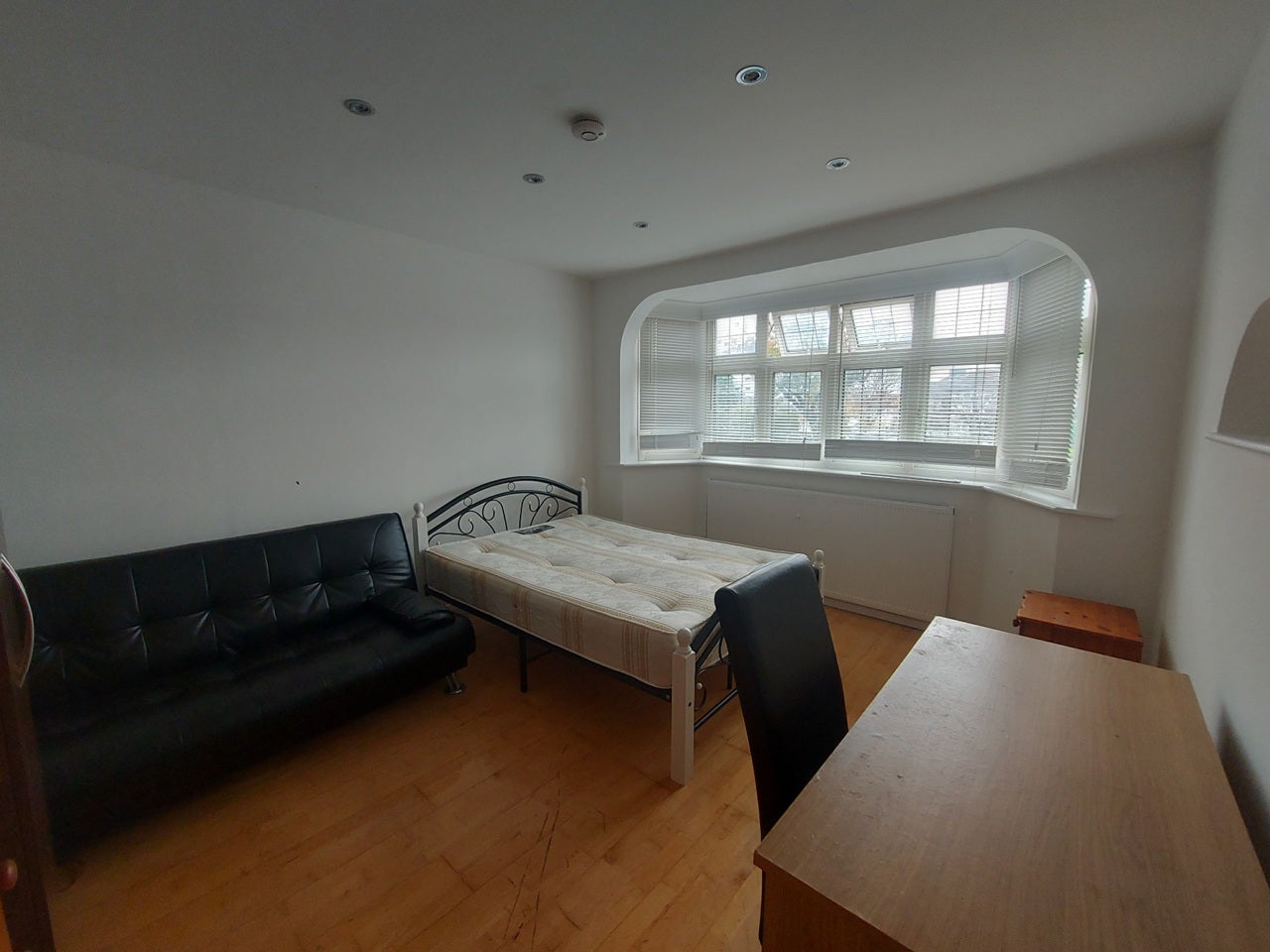 Room Wycherley Crescent in Greater London