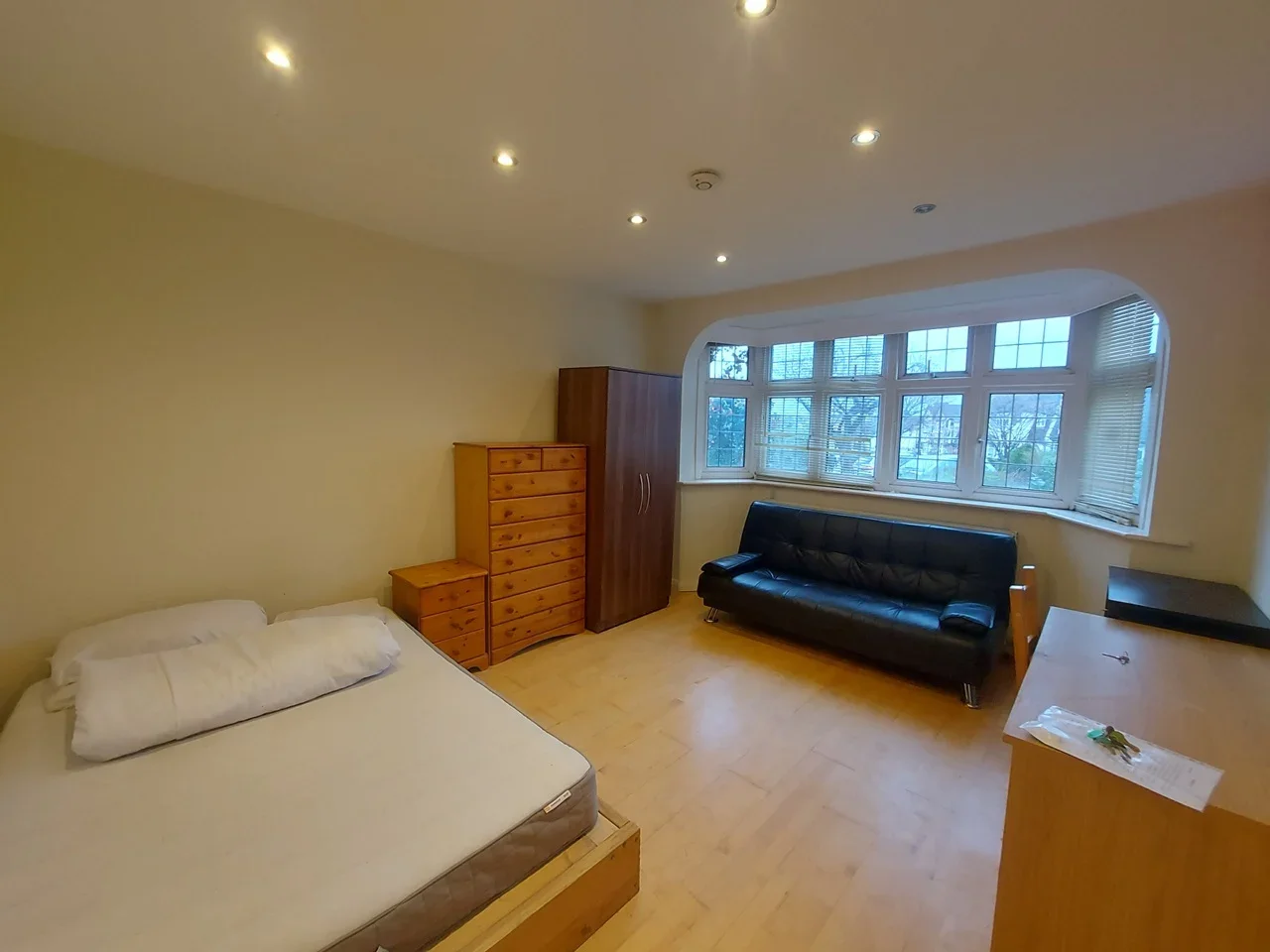 Room Wycherley Crescent in Greater London