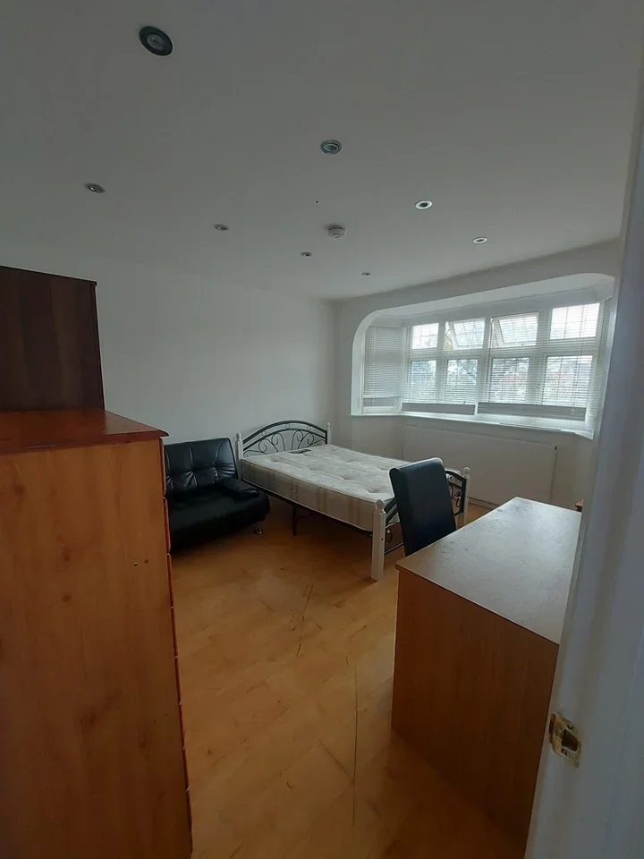 Room Wycherley Crescent in Greater London