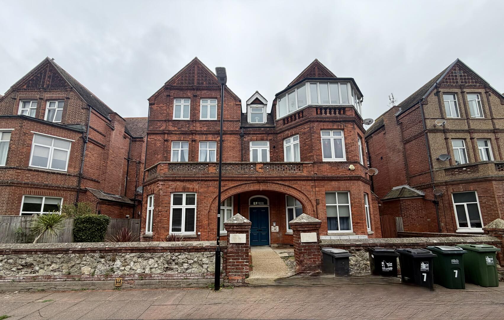 Flat Hartfield Road in Eastbourne