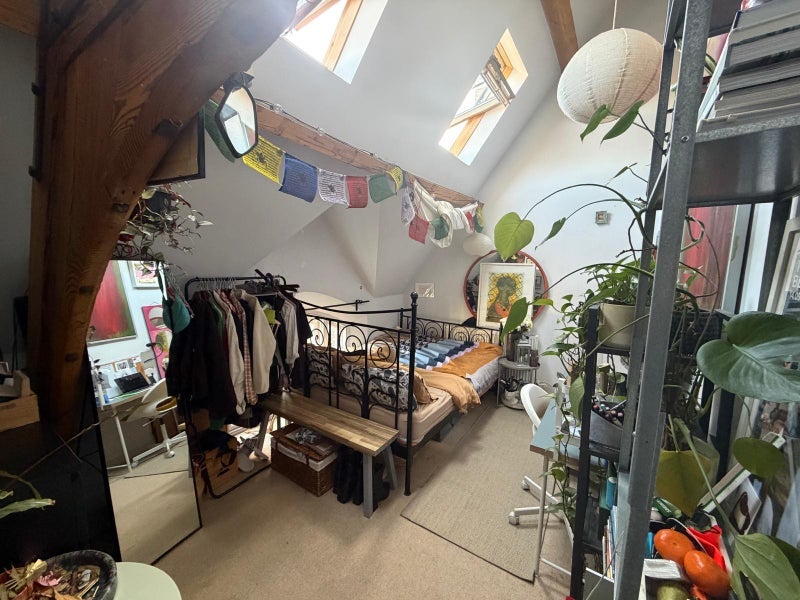 Room Cannon Street Road in Greater London
