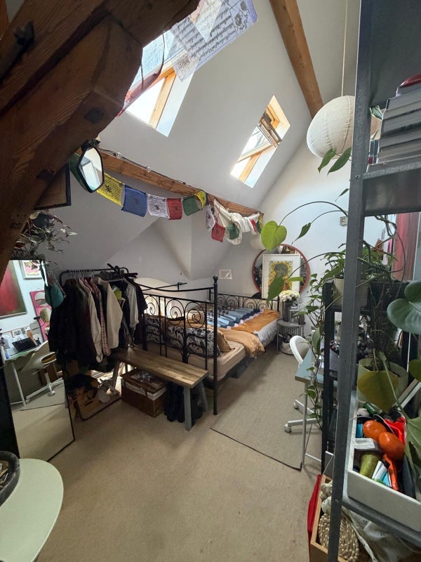 Room Cannon Street Road in Greater London