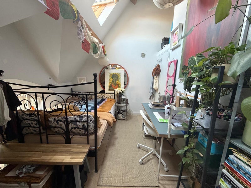 Room Cannon Street Road in Greater London