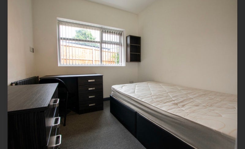 Room Dawlish Road in Birmingham