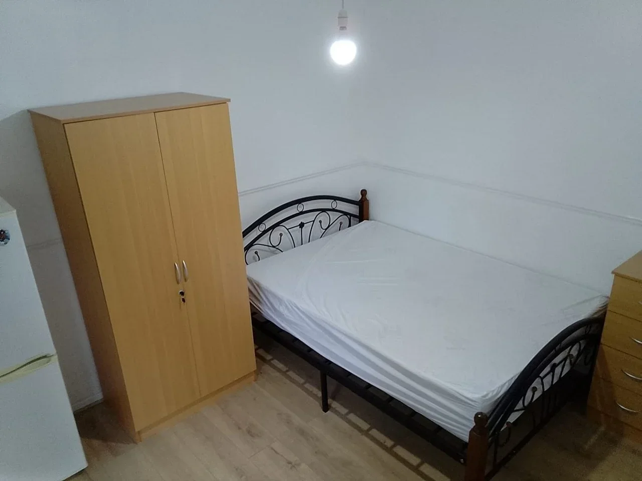 Room Walnut Gardens in Greater London
