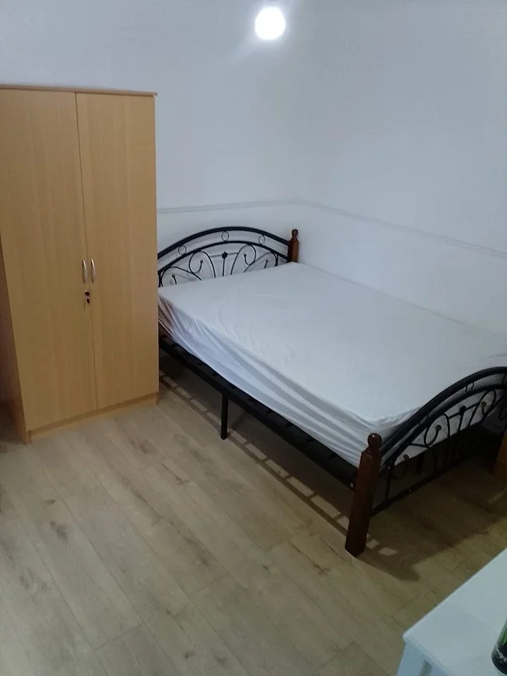 Room Walnut Gardens in Greater London
