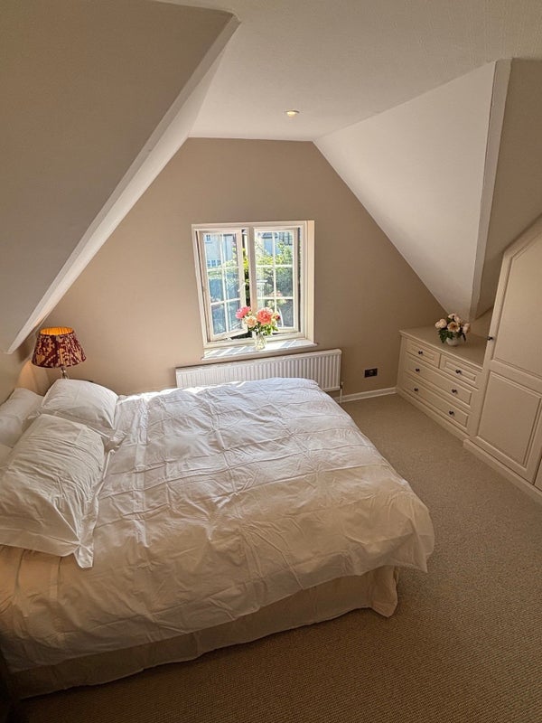 Room Charters Way in Sunningdale