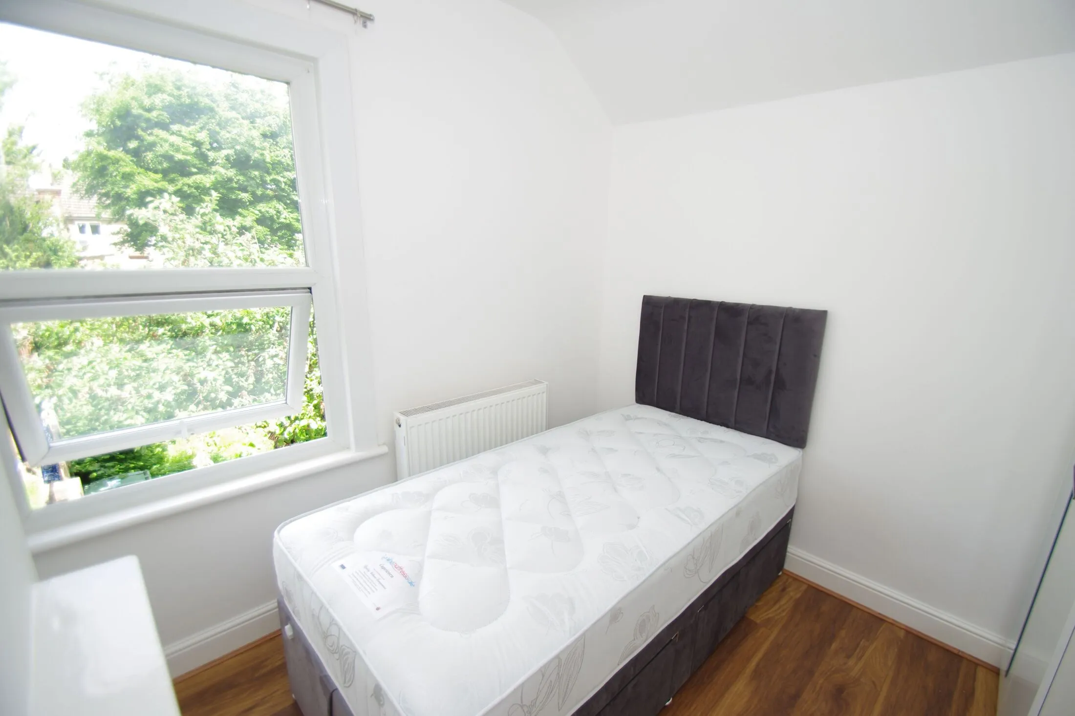 Room Whippendell Road in Watford