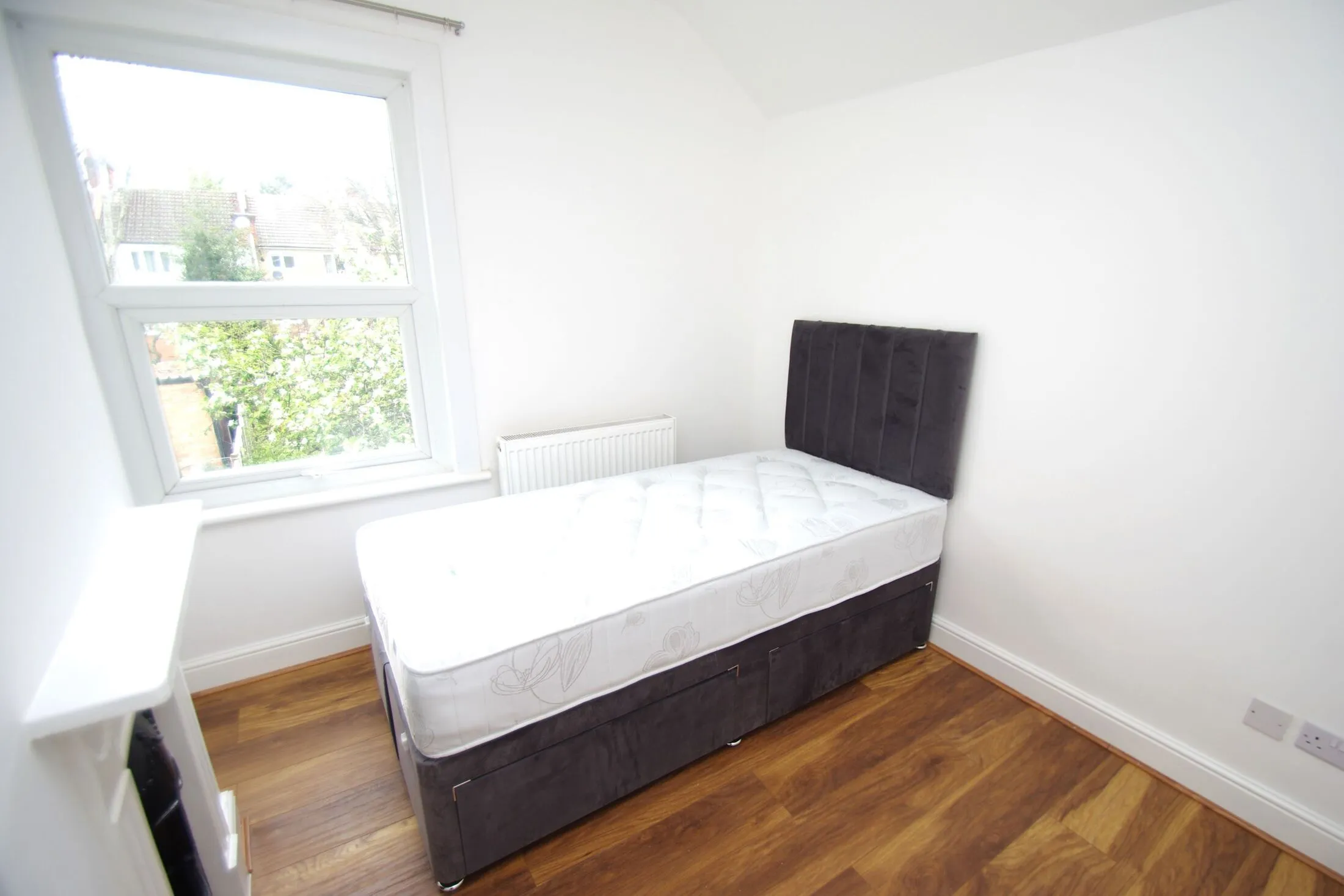 Room Whippendell Road in Watford