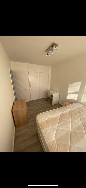 Room Harpley Square in Greater London