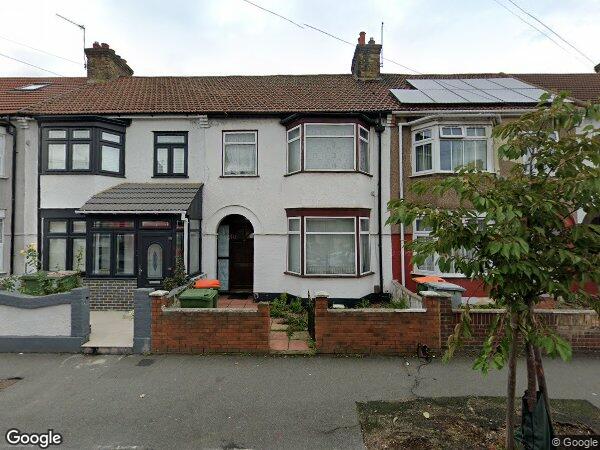 House Lonsdale Avenue in Greater London